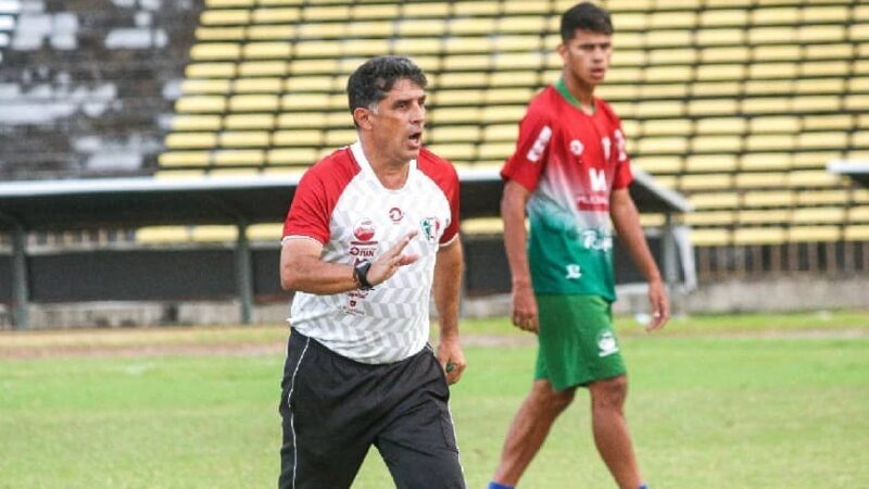 Ex-técnico de David Ricardo avalia saída do Botafogo para Rússia: “Evita risco de bater e voltar na Europa”