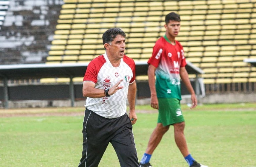 Ex-técnico de David Ricardo avalia saída do Botafogo para Rússia: “Evita risco de bater e voltar na Europa”