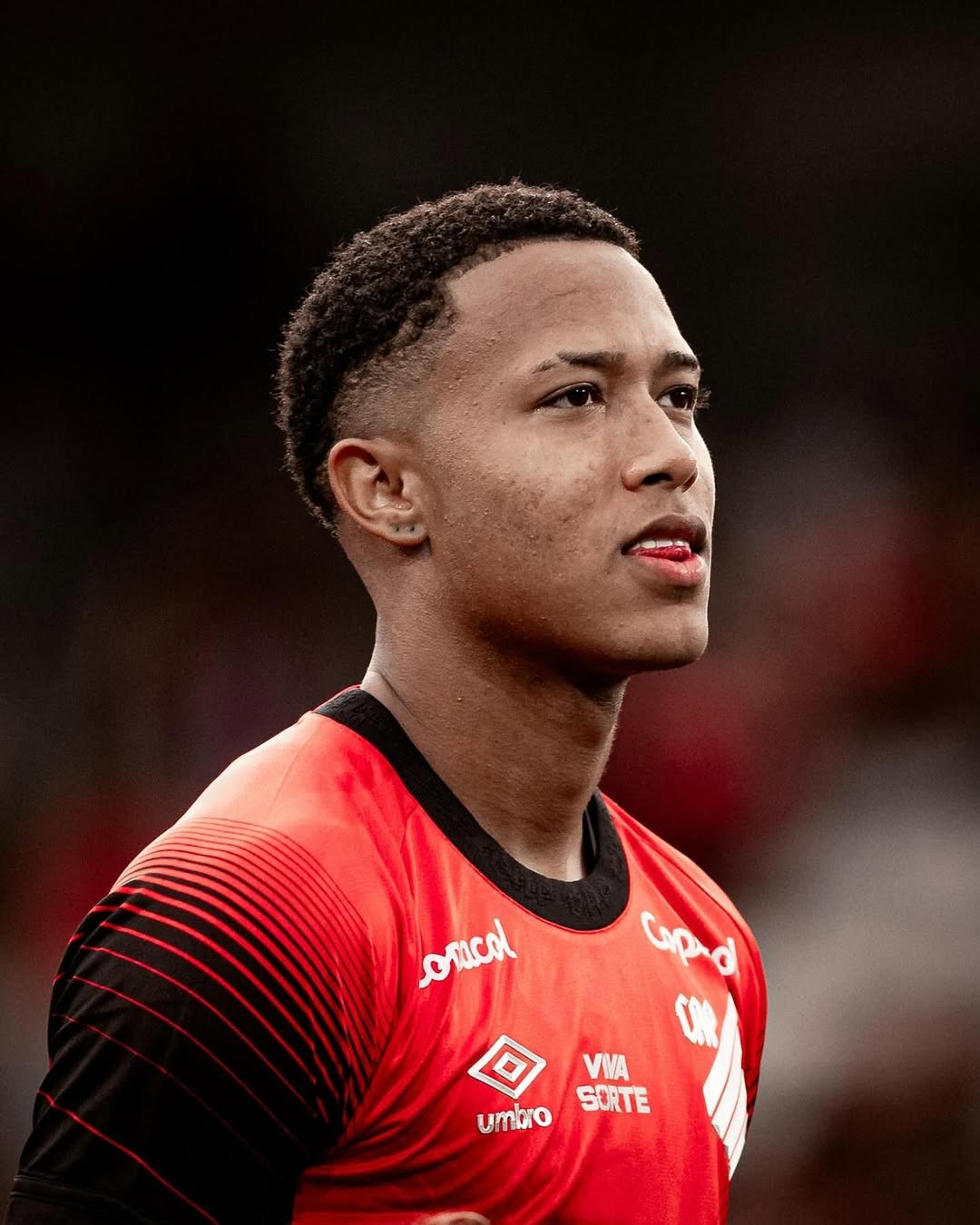 Piauiense Isaac se reapresenta ao Athletico-PR e tenta retorno aos gramados após lesão