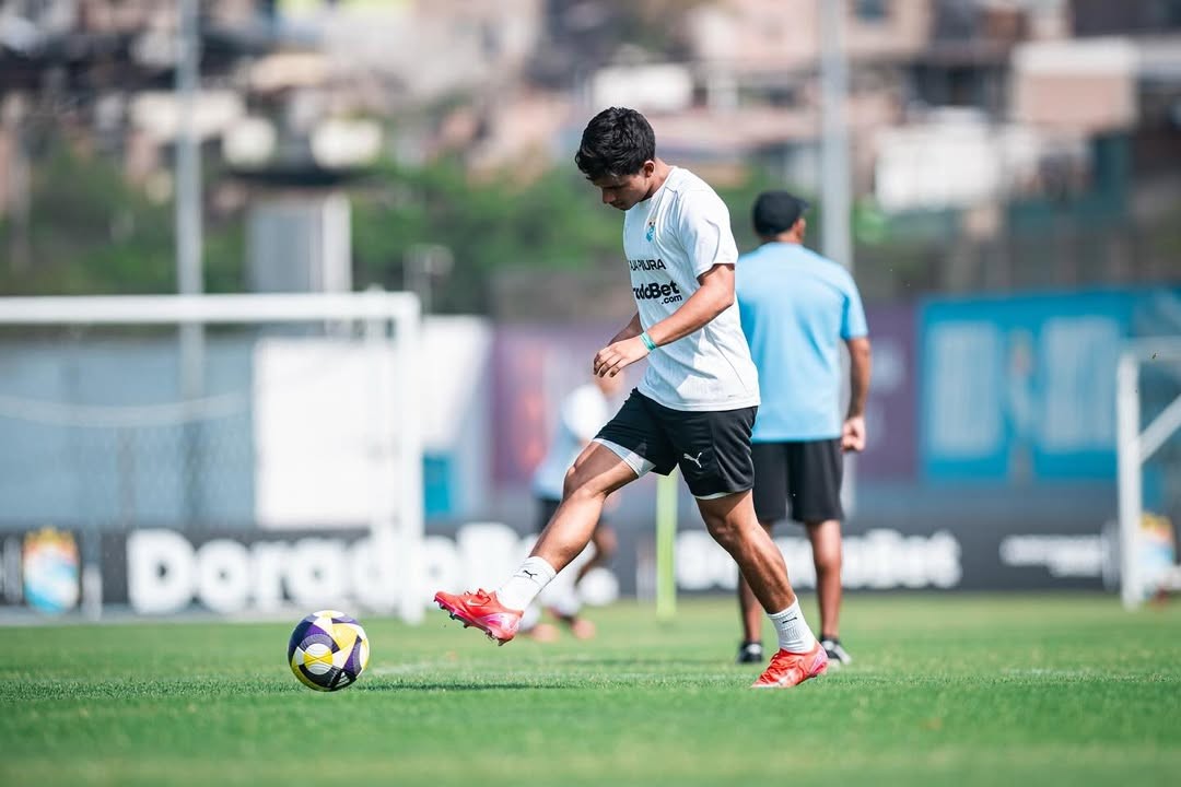 Novorizontino anuncia a contratação do lateral peruano Jhilmar Lora