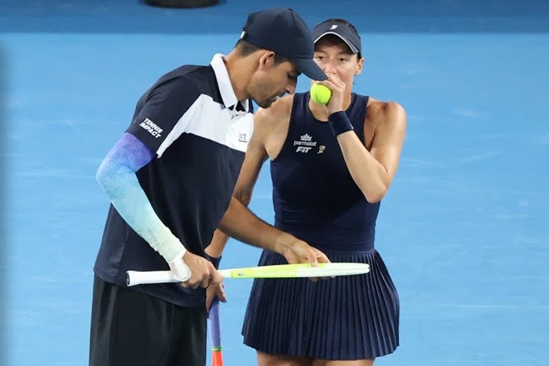 Luisa Stefani arranca virada e vai à semifinal de duplas mistas no Australian Open