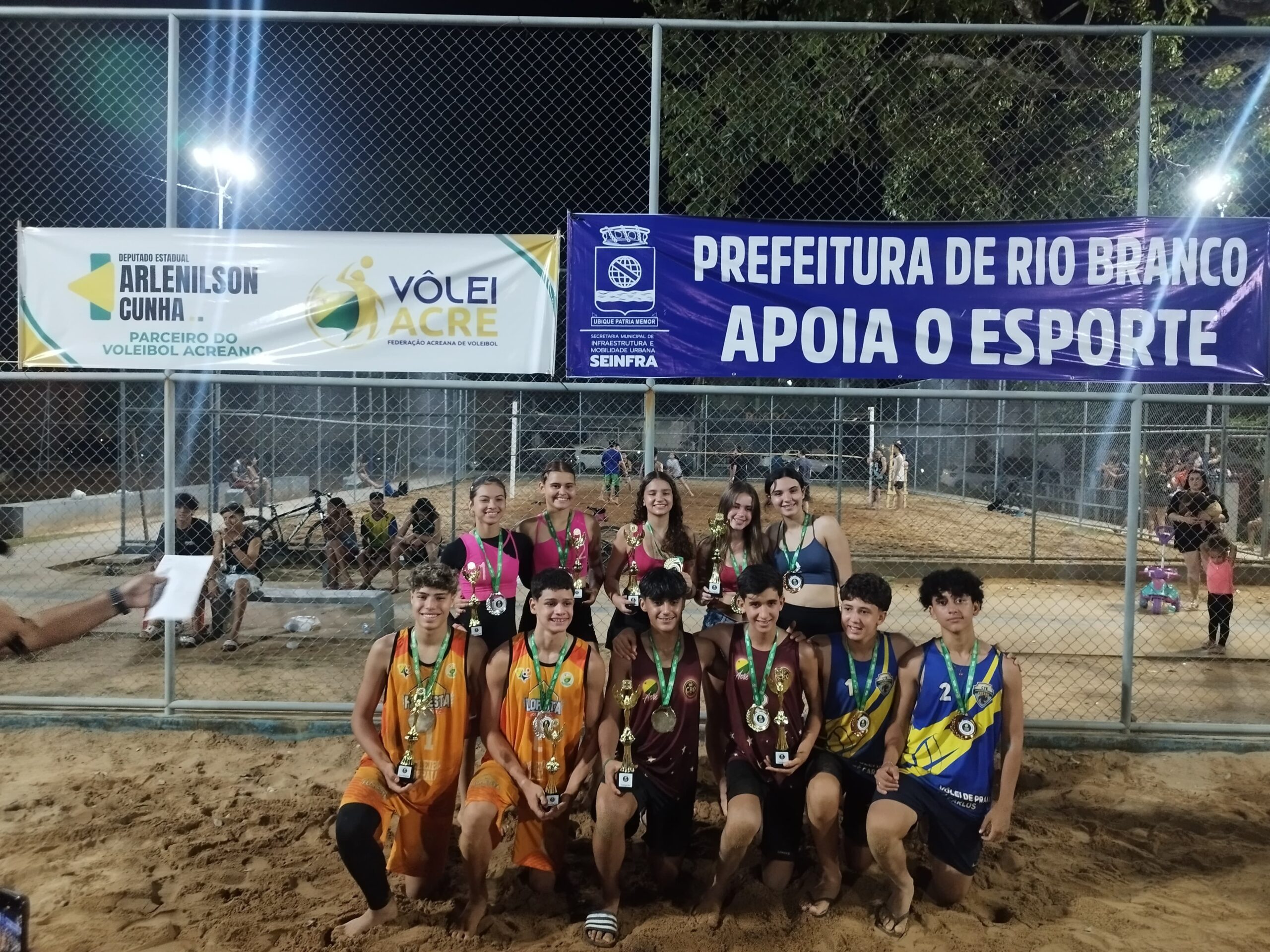 Retrô – Vôlei: ano tem conquistas importantes na praia, mas base fica marcada por eliminações