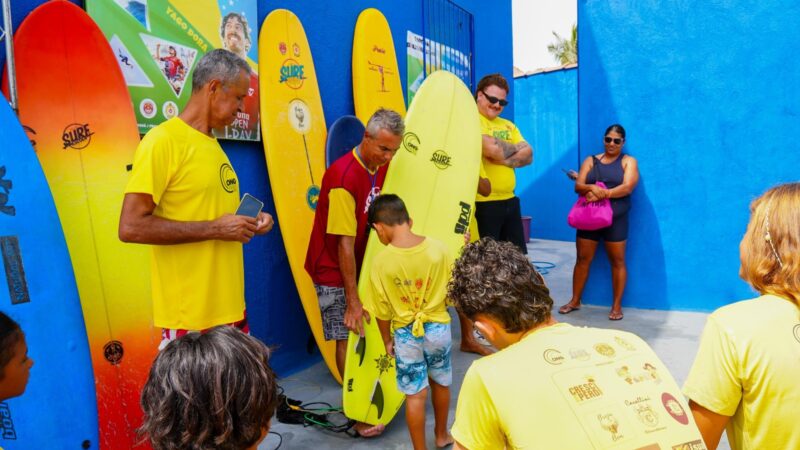 Mongaguá promove aulas de surfe gratuitas; veja como participar