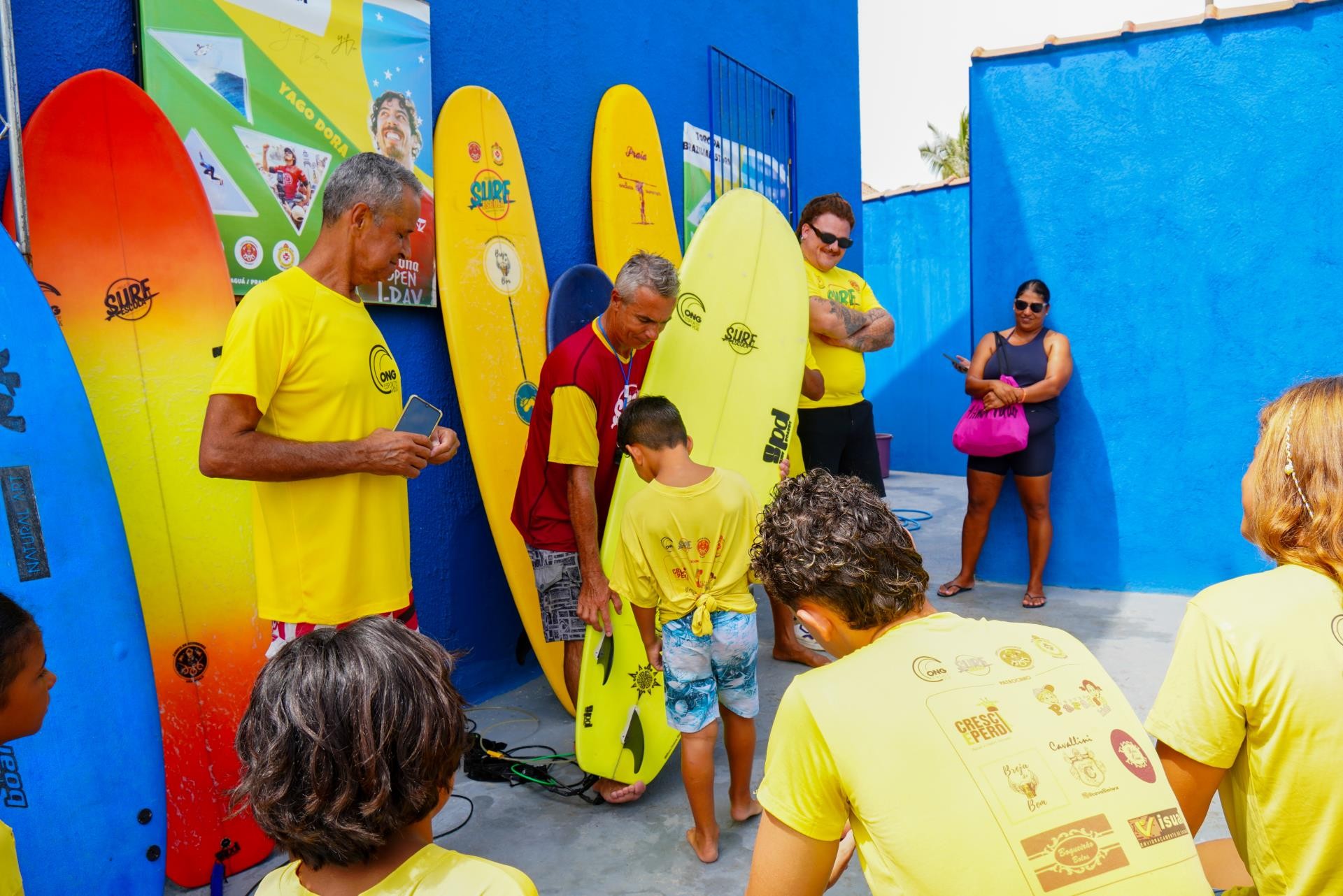 Mongaguá promove aulas de surfe gratuitas; veja como participar