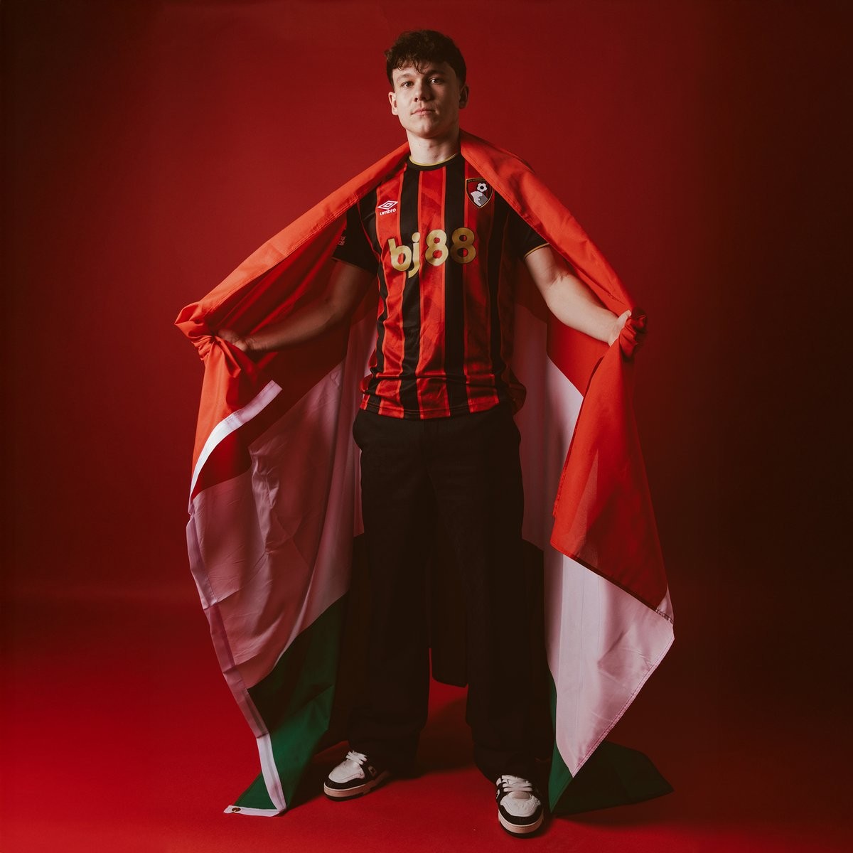 De olho em Rayan, Bournemouth anuncia contratação de joia da Hungria, por R$ 74,8 milhões