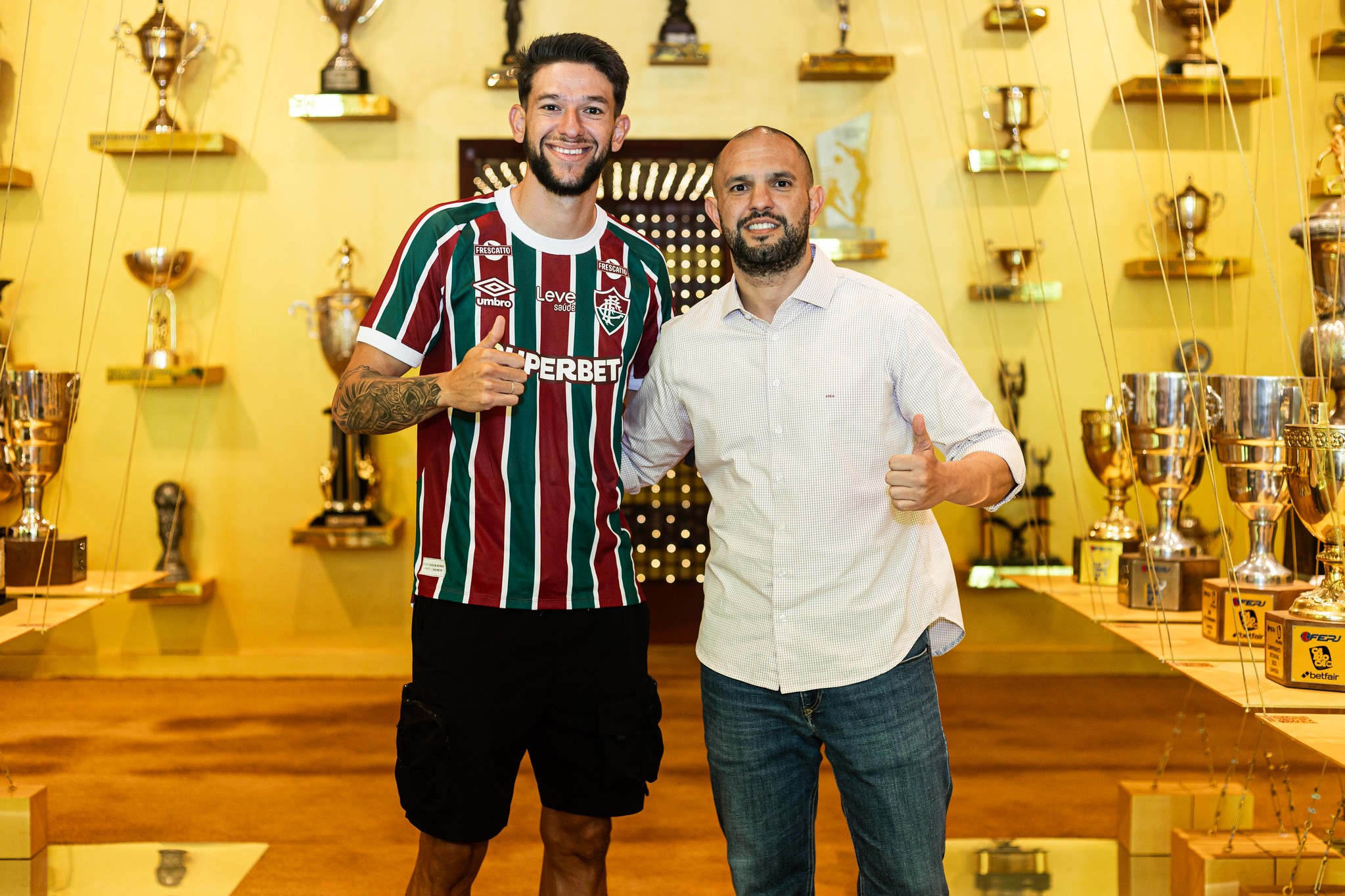 Entenda por que o Fluminense reforçou a defesa antes de fechar com atacantes para 2026