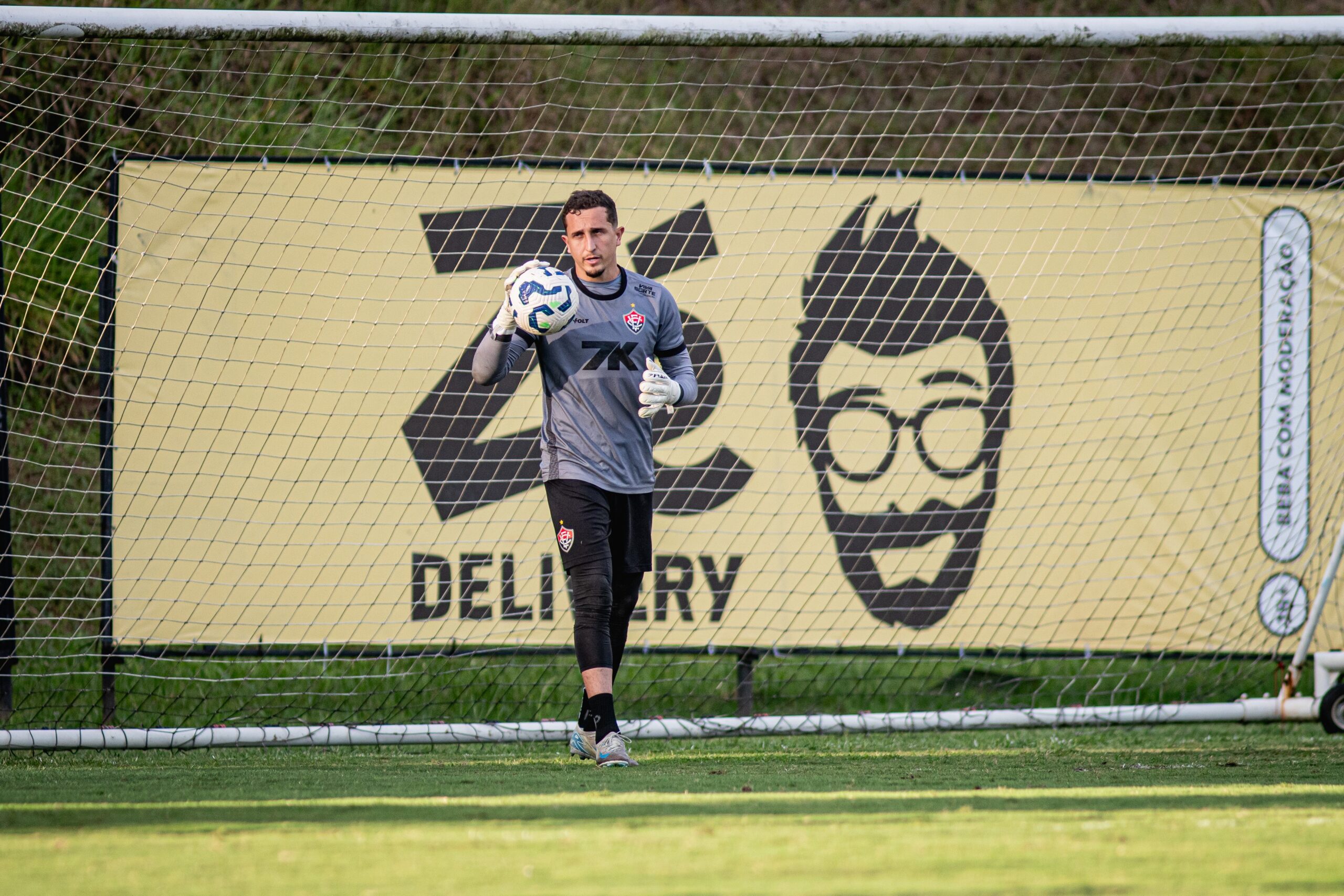 Vitória desiste de renovar com o goleiro Thiago Couto