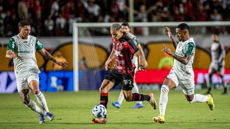 Após fim de empréstimo, Maykon Jesus deixa o Vitória