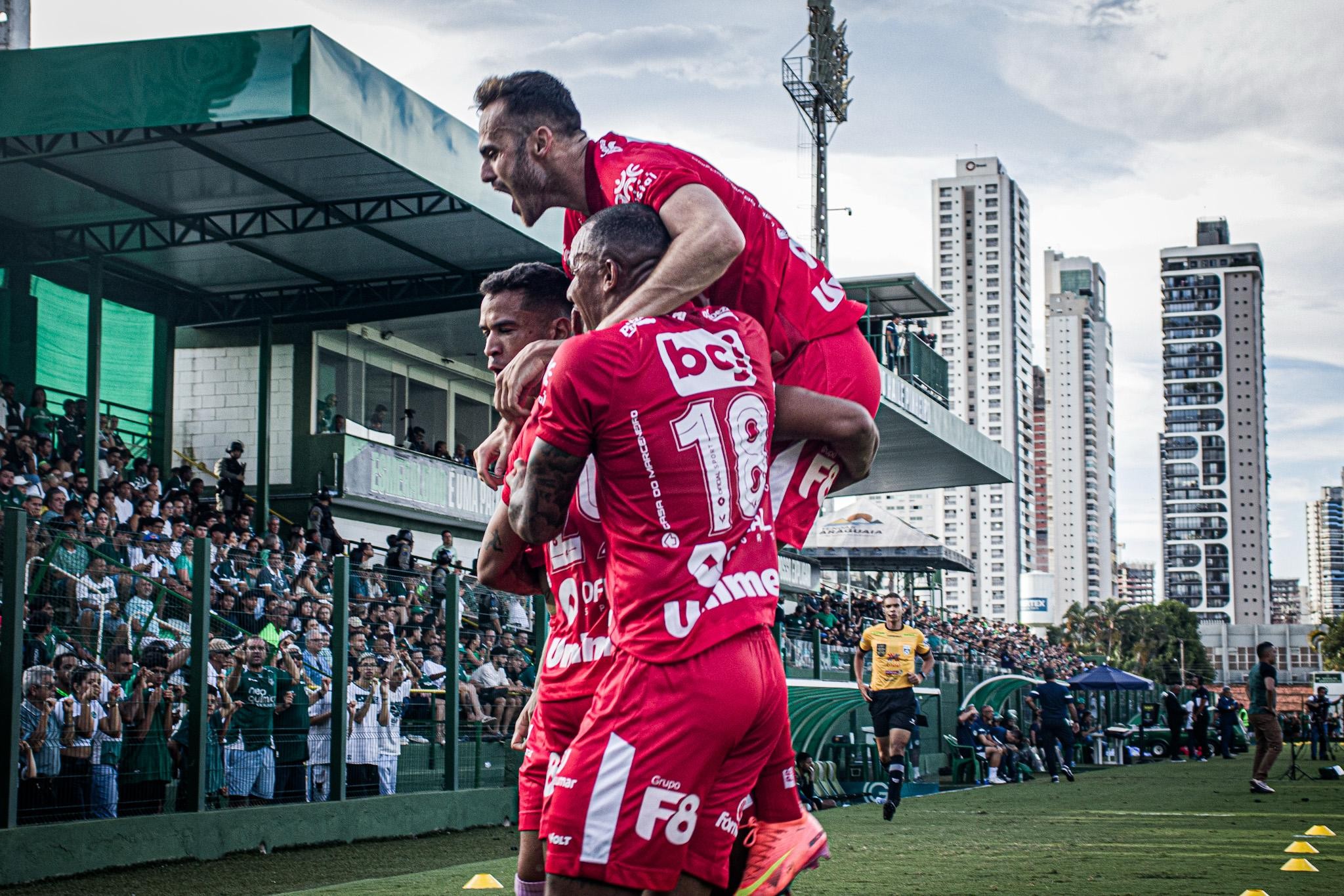 Goiás x Vila Nova: rivais levam a campo tabu recente no clássico
