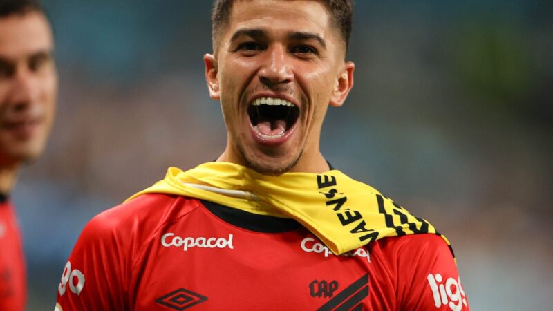 Remo confirma a contratação do meia-atacante Vitor Bueno