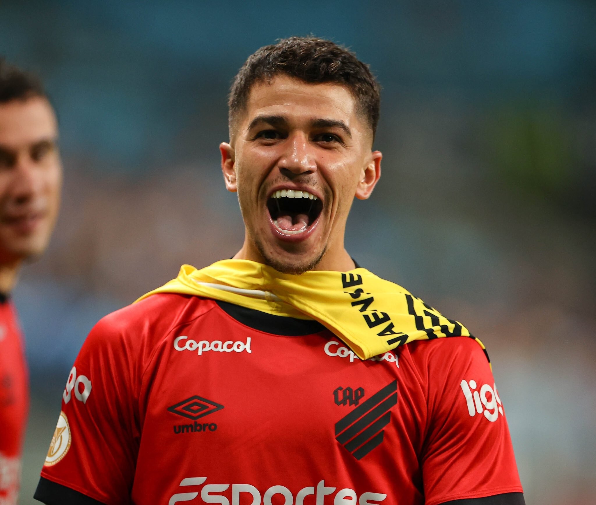 Remo confirma a contratação do meia-atacante Vitor Bueno