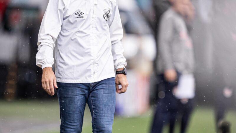 Entenda por que a diretoria mantém Vojvoda prestigiado apesar da má fase do Santos