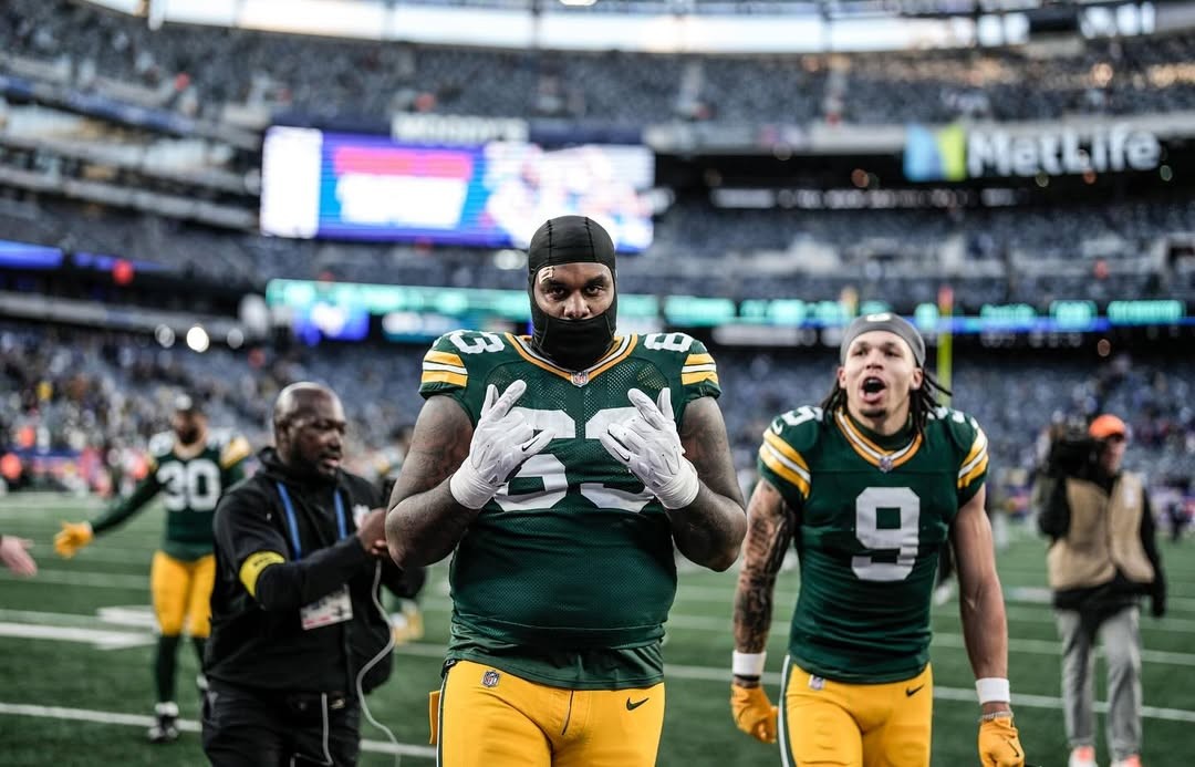 Jogador da NFL é preso ao transportar arma de fogo em aeroporto de NY, diz jornal