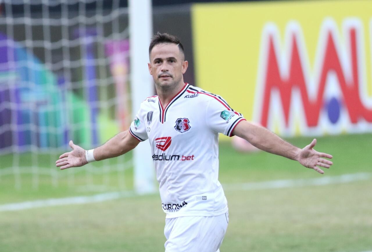 Última vitória do Santa Cruz na Ilha mandou Sport para o quadrangular do rebaixamento; relembre