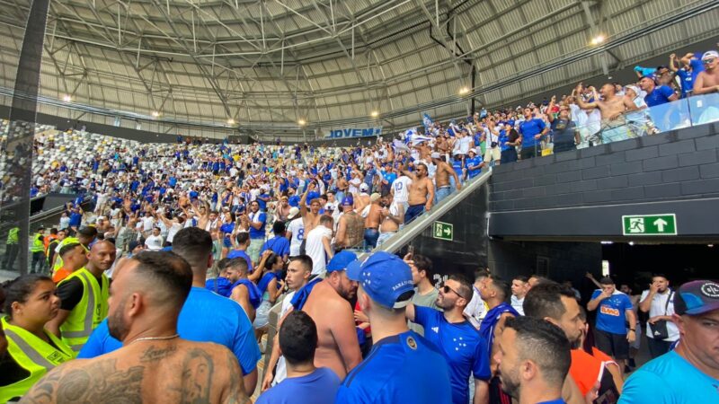 Cruzeiro pede à FMF, e clássico com Atlético-MG deve voltar a ter presença de torcida visitante