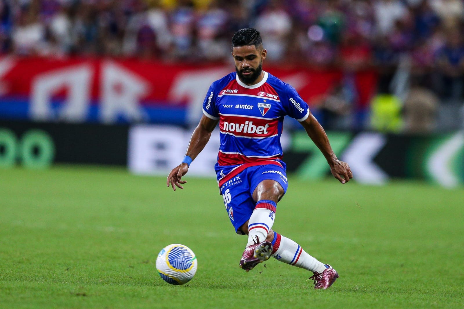 Lateral do Fortaleza, Felipe Jonatan aciona time na justiça; entenda ação