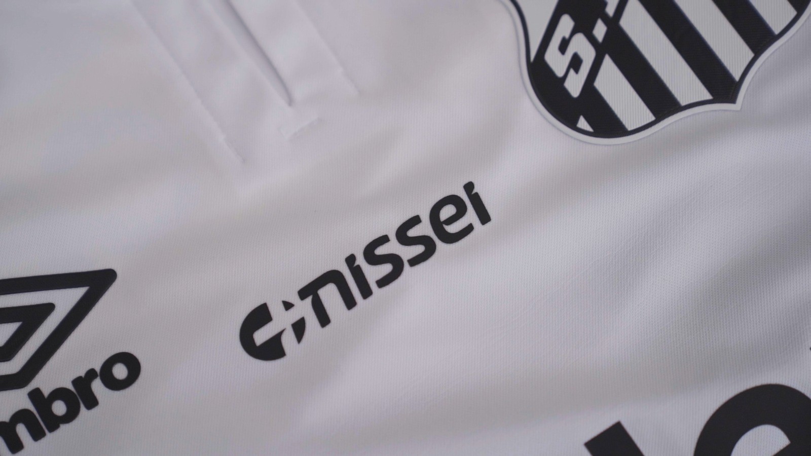 Santos completa 20 dias sem patrocínio máster e mira parceiros para quatro espaços no uniforme