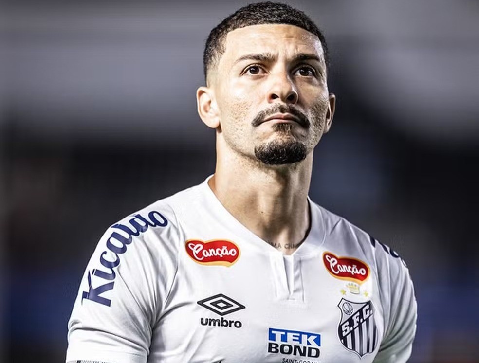 Volante Alison, ex-Santos, anuncia a aposentadoria aos 32 anos