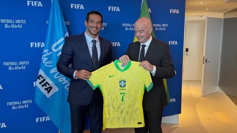 Com Lula, CBF reforçará intenção de sediar Copa do Mundo de Clubes de 29 em reunião com Infantino