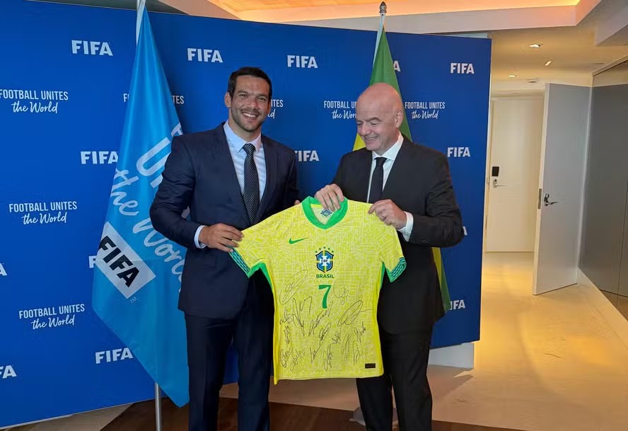Com Lula, CBF reforçará intenção de sediar Copa do Mundo de Clubes de 29 em reunião com Infantino