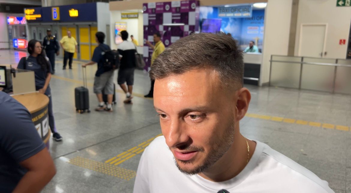 Martin Anselmi chega ao Rio e se apresenta ao torcedor do Botafogo: “Nossa equipe vai atacar”