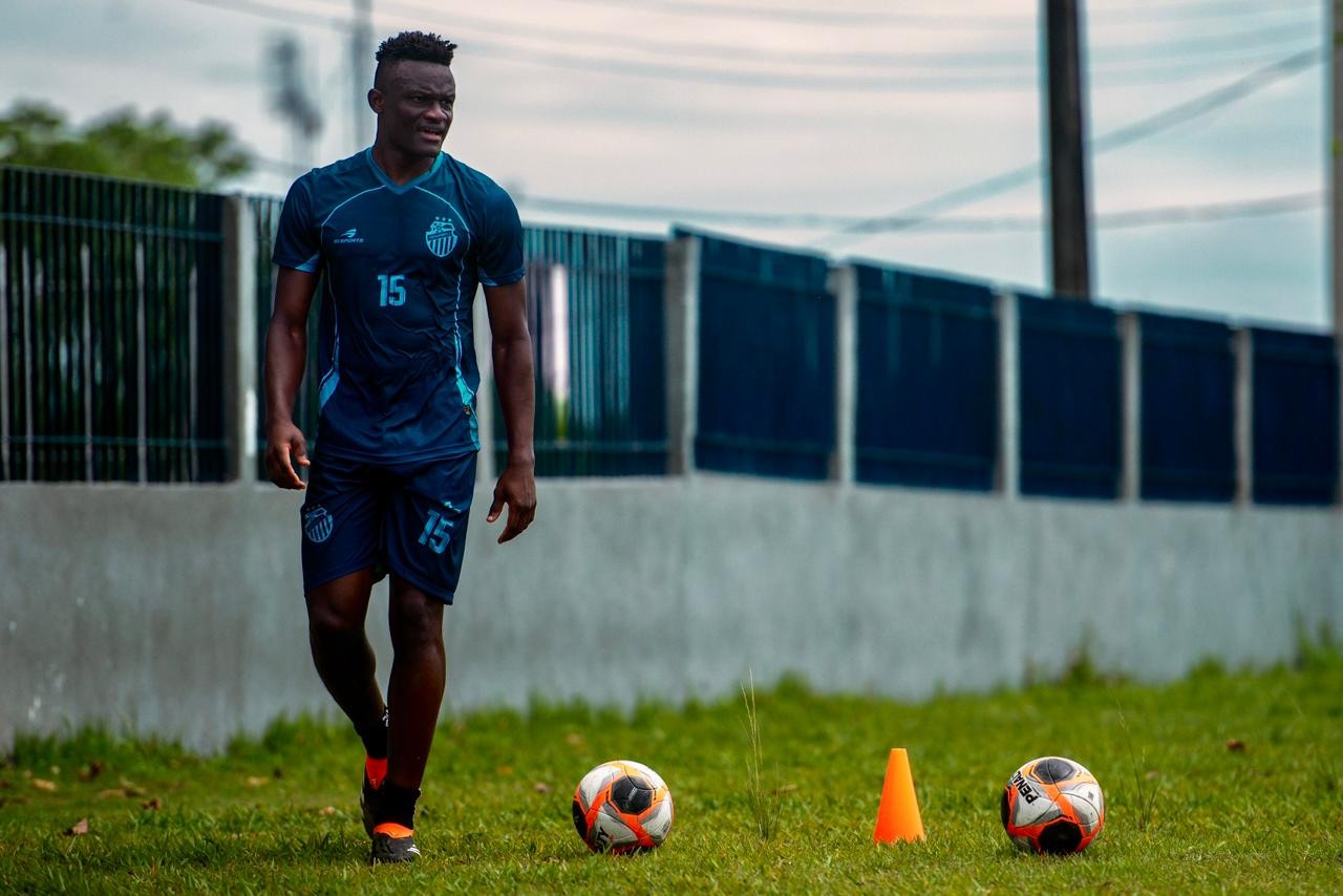 Camaronês Júnior Tokam é o novo reforço do São Raimundo-AM para o Amazonense