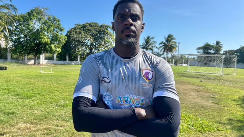 Falcon confirma fraturas na tíbia e fíbula do goleiro Kléver após lance contra Lagarto