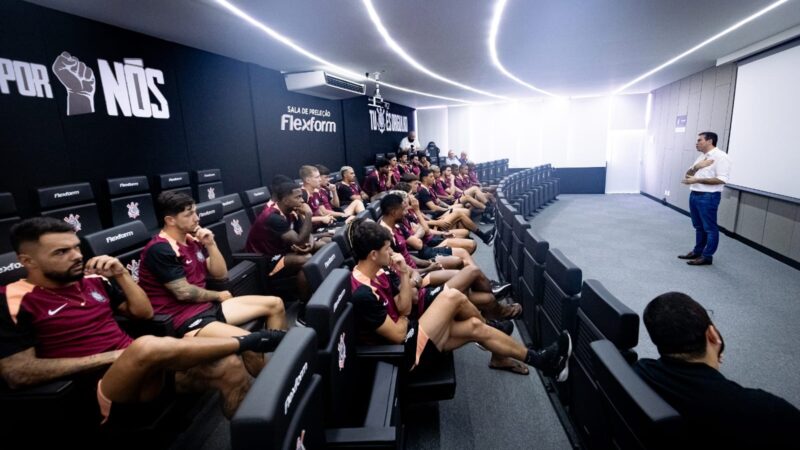 Memphis na parte interna e conversa com Marcelo Paz: como foi a representação do Corinthians