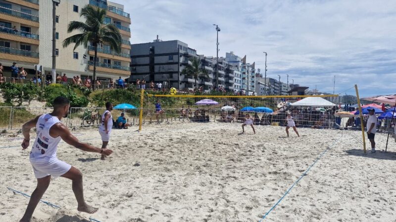 Praia do Forte recebe estreia do Torneio de Futevôlei Verão 2026