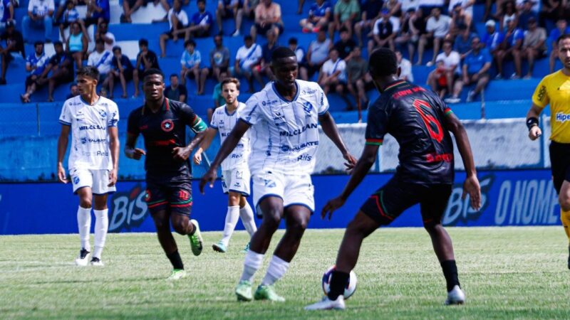 Com dois gols de pênalti, Taubaté vence Estrela de Março na estreia da Copinha
