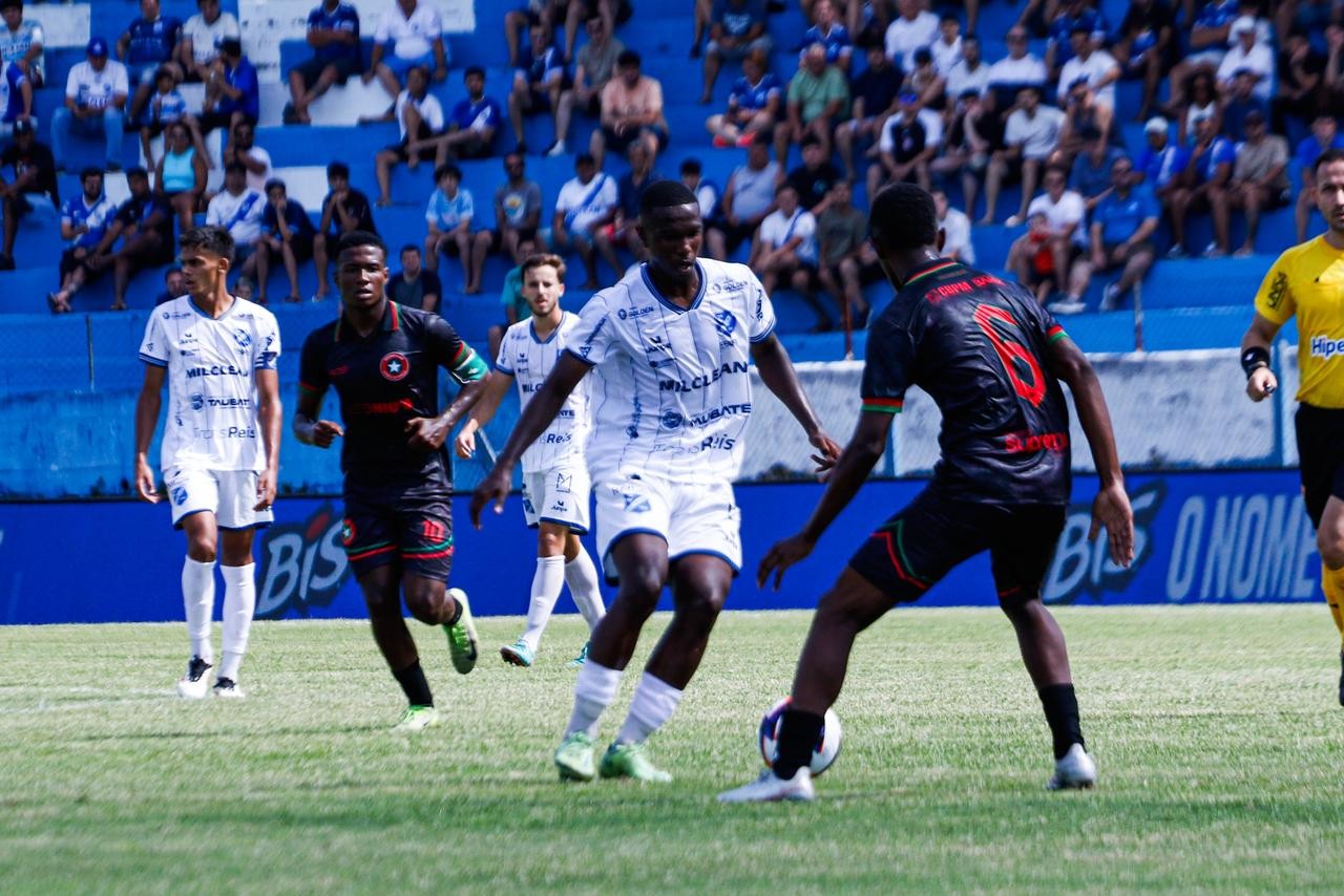 Com dois gols de pênalti, Taubaté vence Estrela de Março na estreia da Copinha