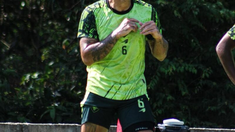 Lateral do Manaus, David aposta na bola parada e projeta: “Pensamento é ser campeão do 1º turno”