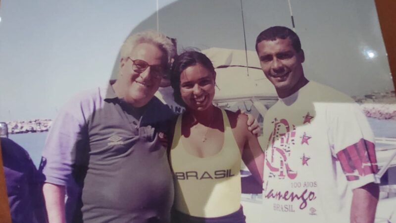 Resgatada por Romário, velejadora é atleta paralímpica do tiro com arco e cita “choque” ao ver jogador