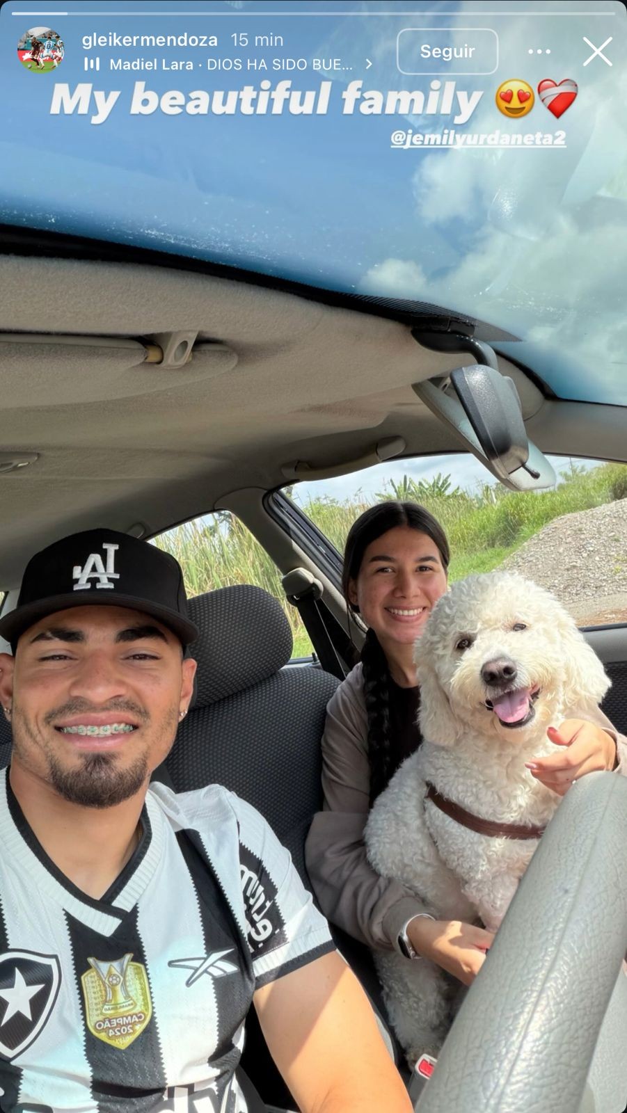 Alvo do Botafogo, Gleiker Mendoza publica foto com camisa de 2024