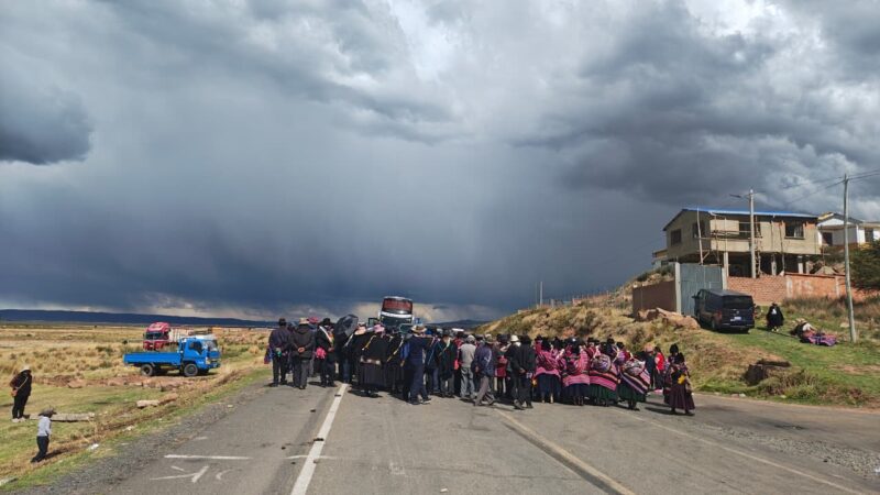 ‘Sem comida e há mais de 24h em rodovia’: grupo de brasileiro fica preso em estrada na Bolívia