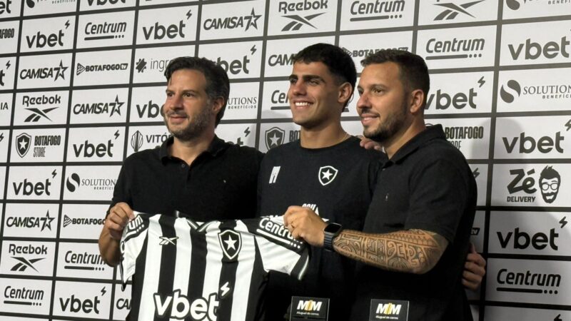 Lucas Villalba é apresentado pelo Botafogo e se diz tranquilo sobre transferban: “Sei que vai se resolver”