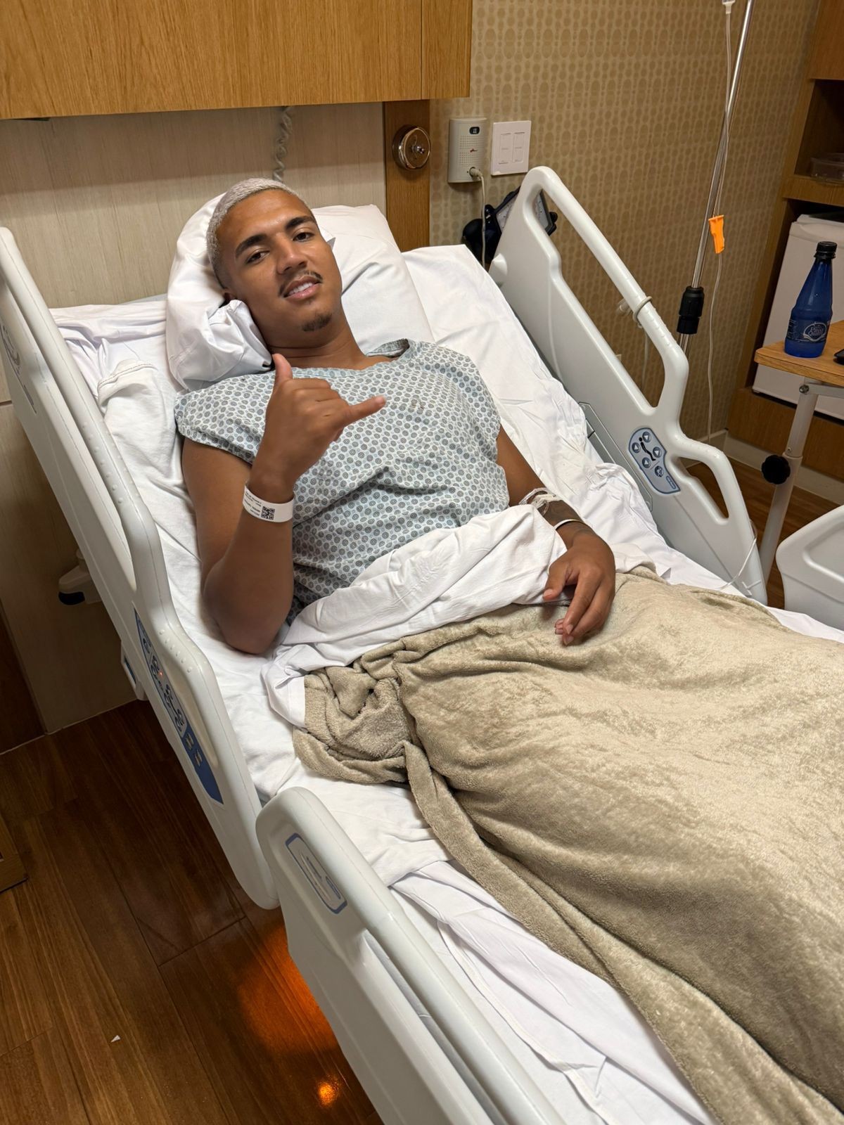 Mateus Carvalho opera após lesão no joelho e vai desfalcar Vasco por pelo menos seis meses