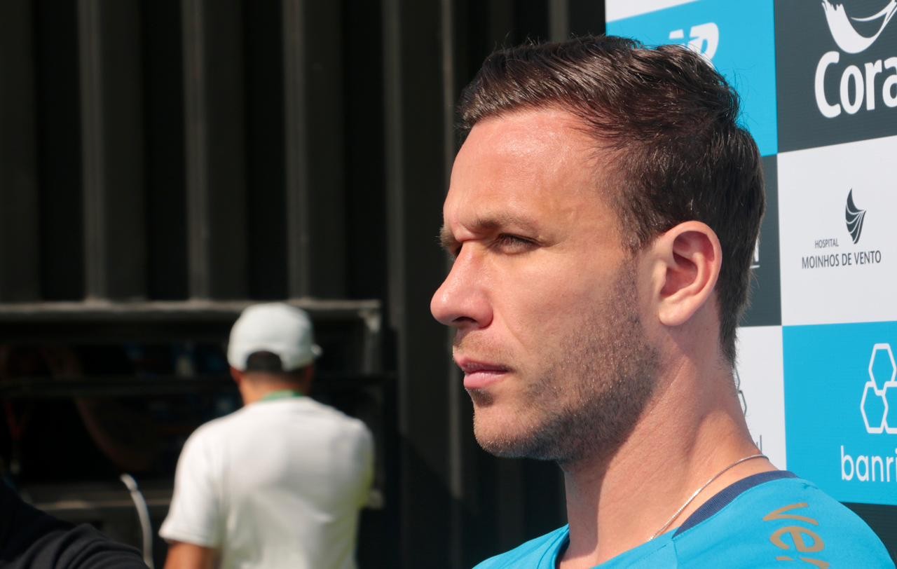 Arthur revela papo com Grêmio para permanência, mas aguarda posição da Juventus
