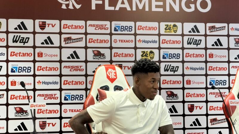 Vitão é apresentado: “A partir do momento que o Flamengo quer te contratar, é difícil pensar outra coisa”