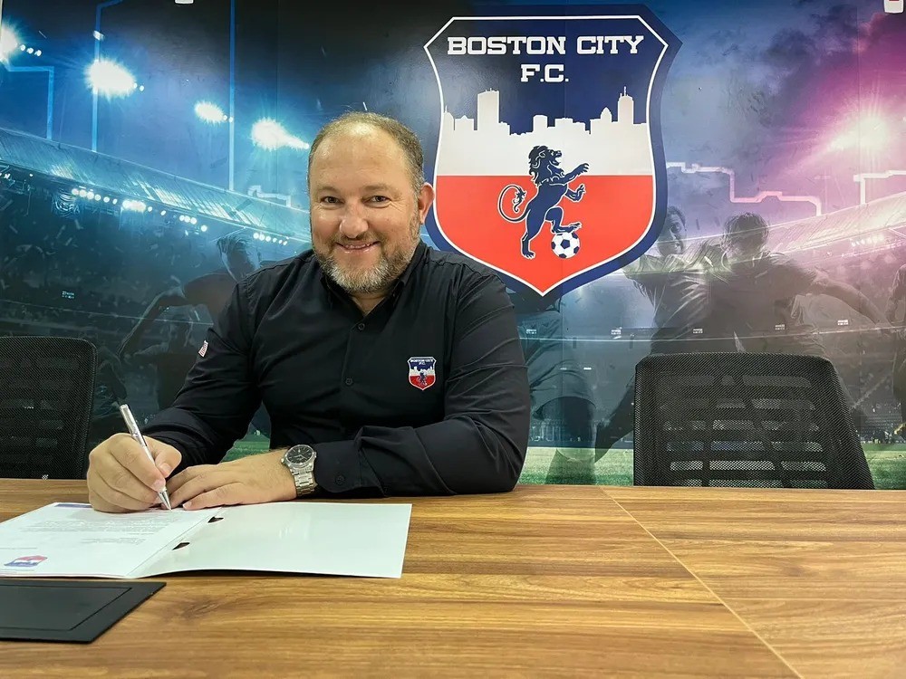 Lucas Góes deixa o Boston City após acordo; gerente de futebol tinha contrato até 2027