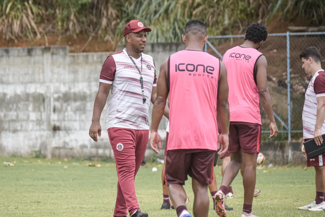 Técnico da Desportiva promete equipe com “DNA grená” no Campeonato Capixaba