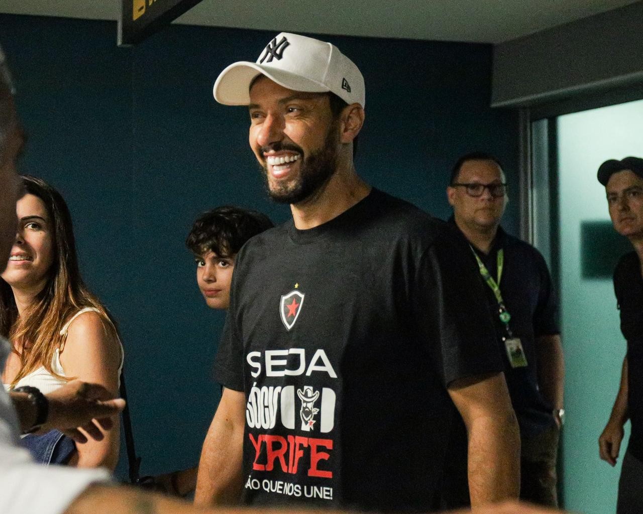 Diretor da SAF do Botafogo-PB adota discurso cauteloso sobre a estreia do meia Nenê