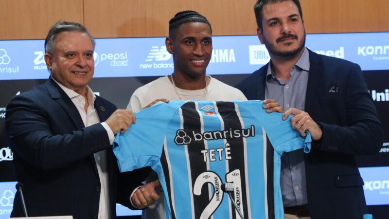 Tetê é apresentado no Grêmio, cumpre sonho de criança e diz que recusou outras propostas