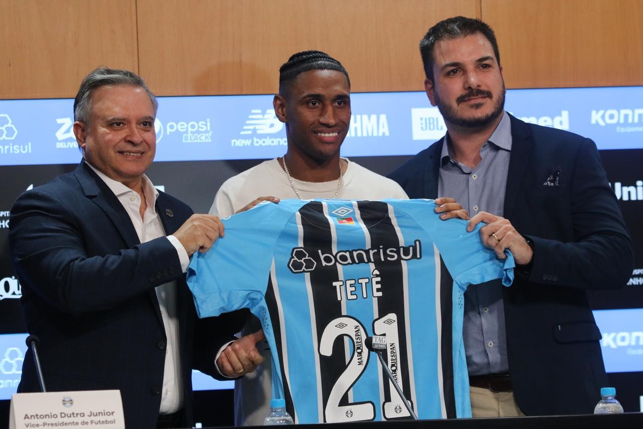 Tetê é apresentado no Grêmio, cumpre sonho de criança e diz que recusou outras propostas