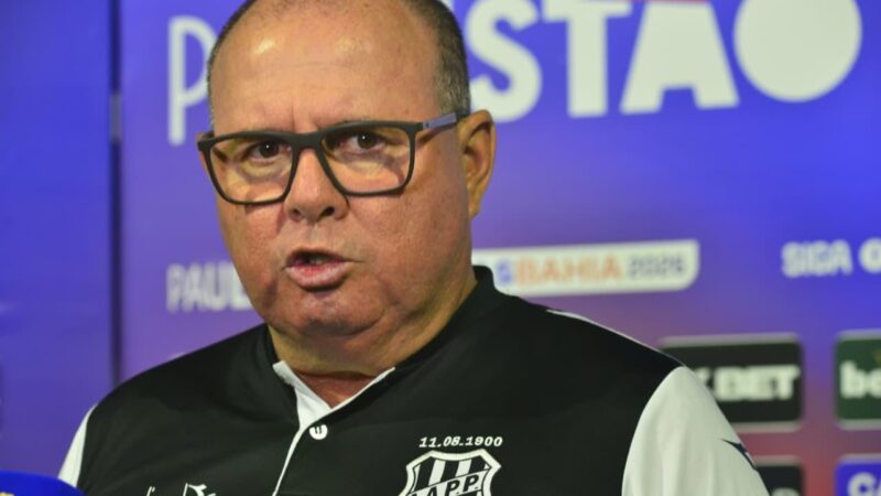 Técnico da Ponte diz que treinou dois times diante de indefinição e fala sobre saída de Elvis