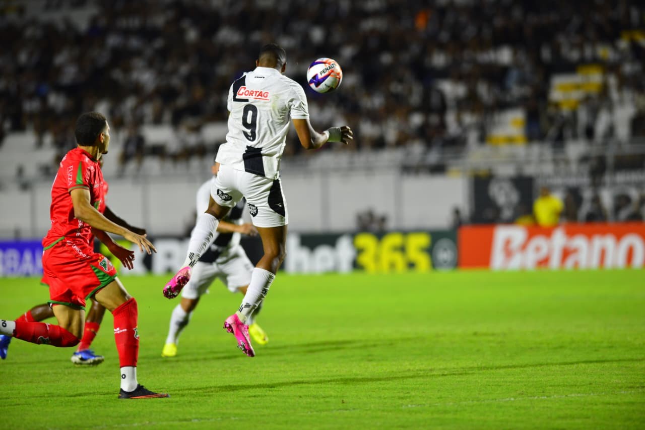 Análise: desabafo de Elvis é pedido de socorro de uma Ponte à beira do penhasco