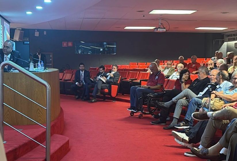 Casares sofre impeachment e é afastado da presidência do São Paulo