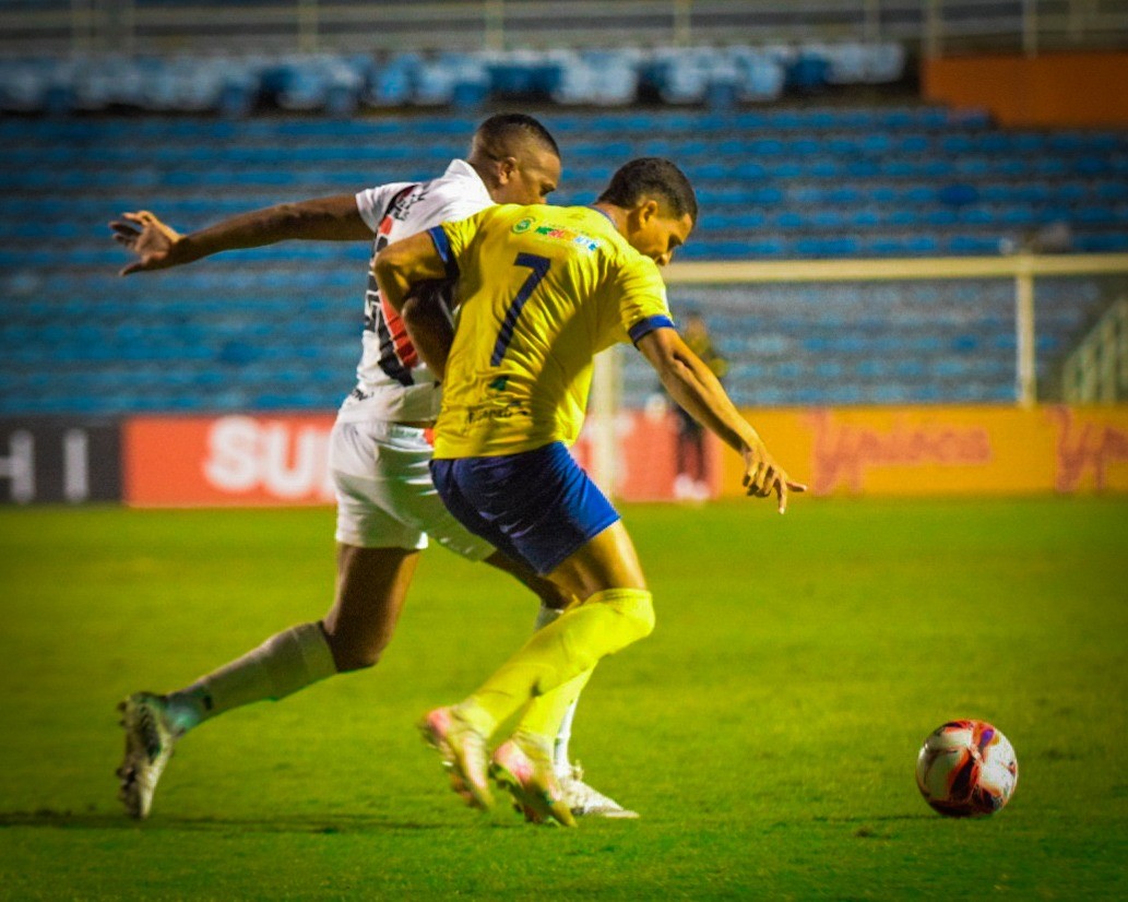 Ferroviário e Horizonte empatam em jogo movimentado pelo Cearense