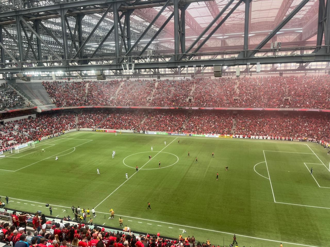 Polícia indicia torcedor do Athletico suspeito de ato racista no Athletiba; mais dois serão ouvidos