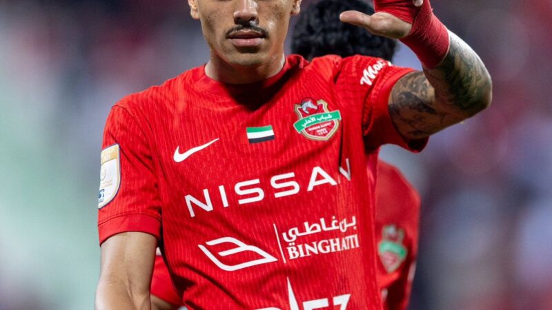 Ex-Flamengo, Mateusão marca em goleada, e Shabab Al Ahli assume a liderança nos Emirados Árabes